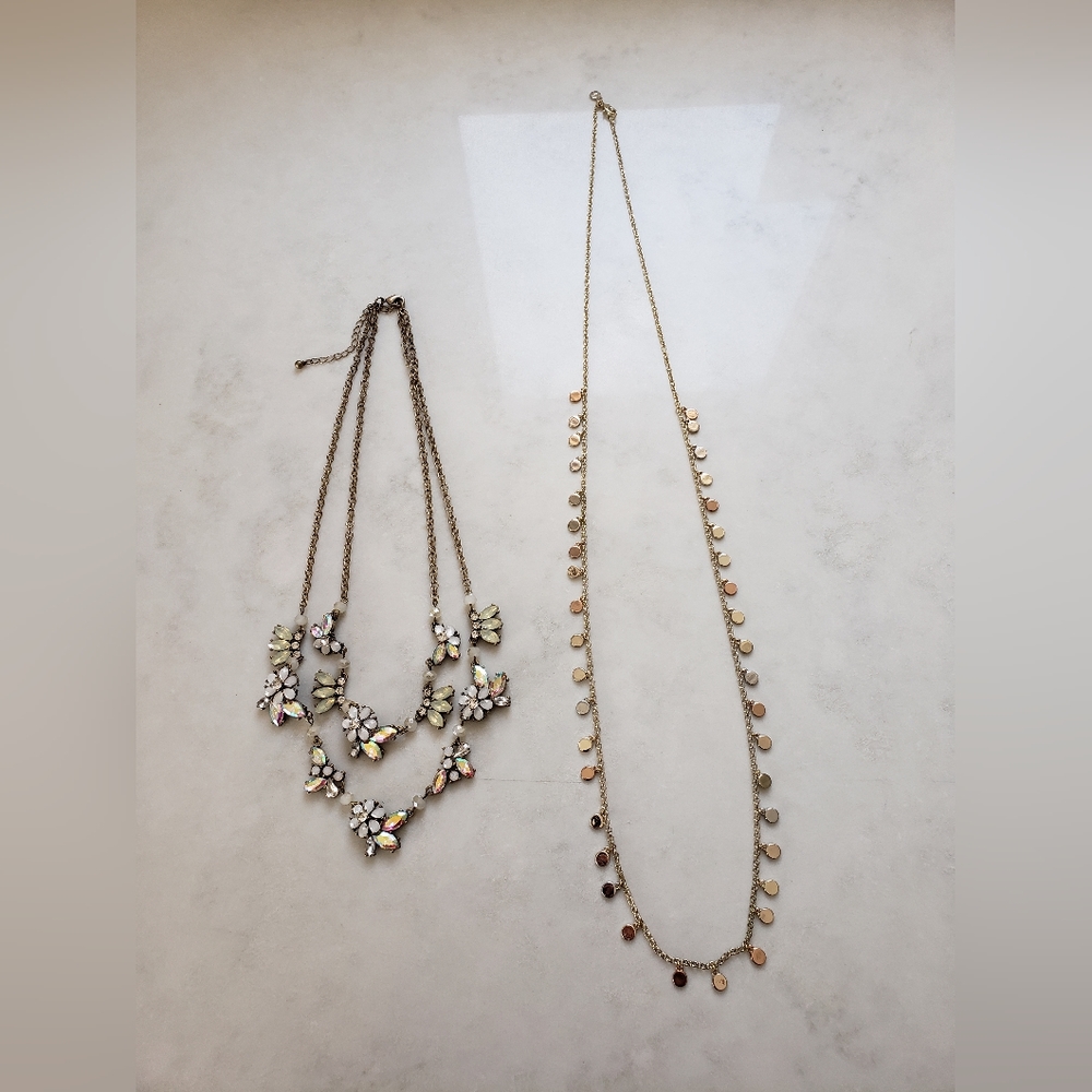 Two costume jewelery necklaces